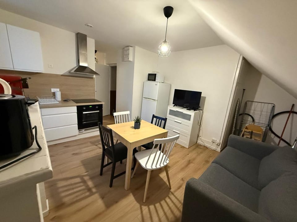 TV and multimedia, Living room, Seating area, Dining area, oven, pet friendly, stove