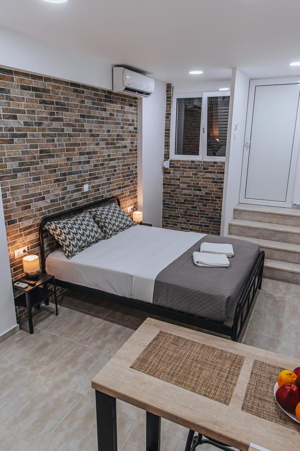 Photo of the whole room, Bedroom, towels