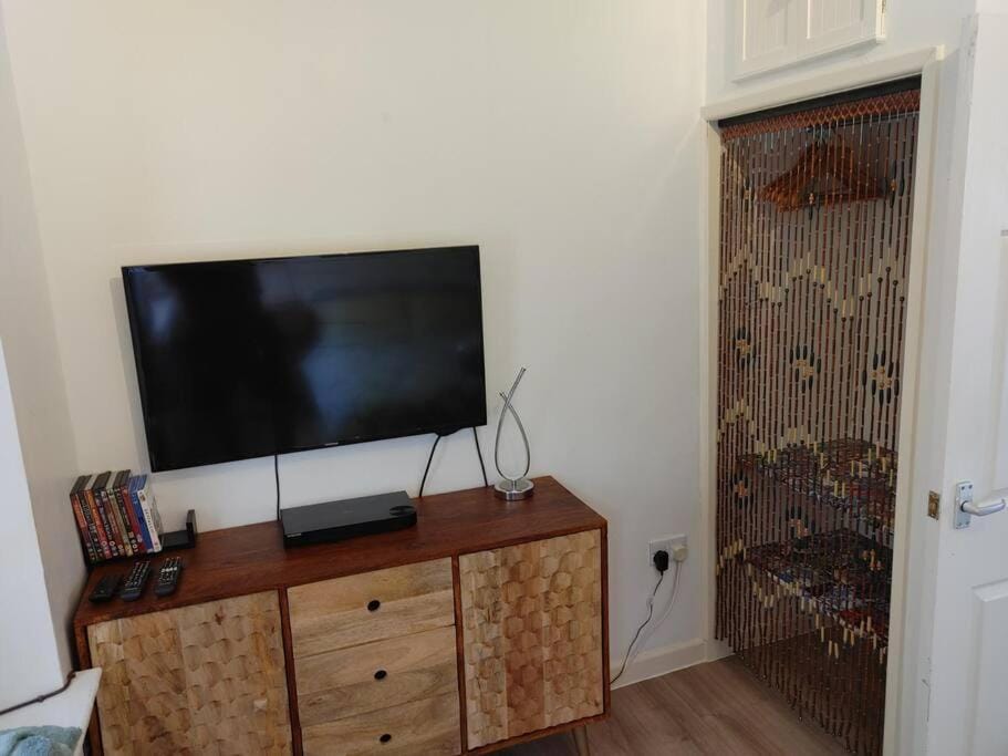 Cosy Flat in a Pretty Town. Apartment in South Somerset District