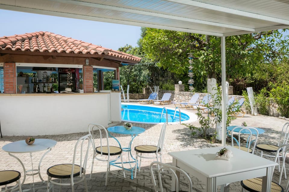 Restaurant/places to eat, Communal lounge/ TV room, BBQ facilities, Living room, Lobby or reception, Lounge or bar, On site, Swimming pool