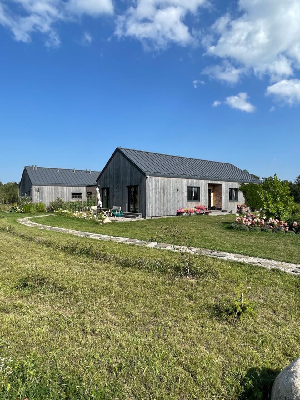 Property building, Day, Natural landscape, Garden, Garden view