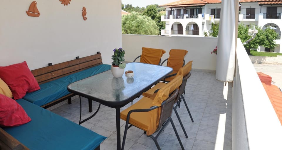 Day, View (from property/room), Balcony/Terrace, Dining area