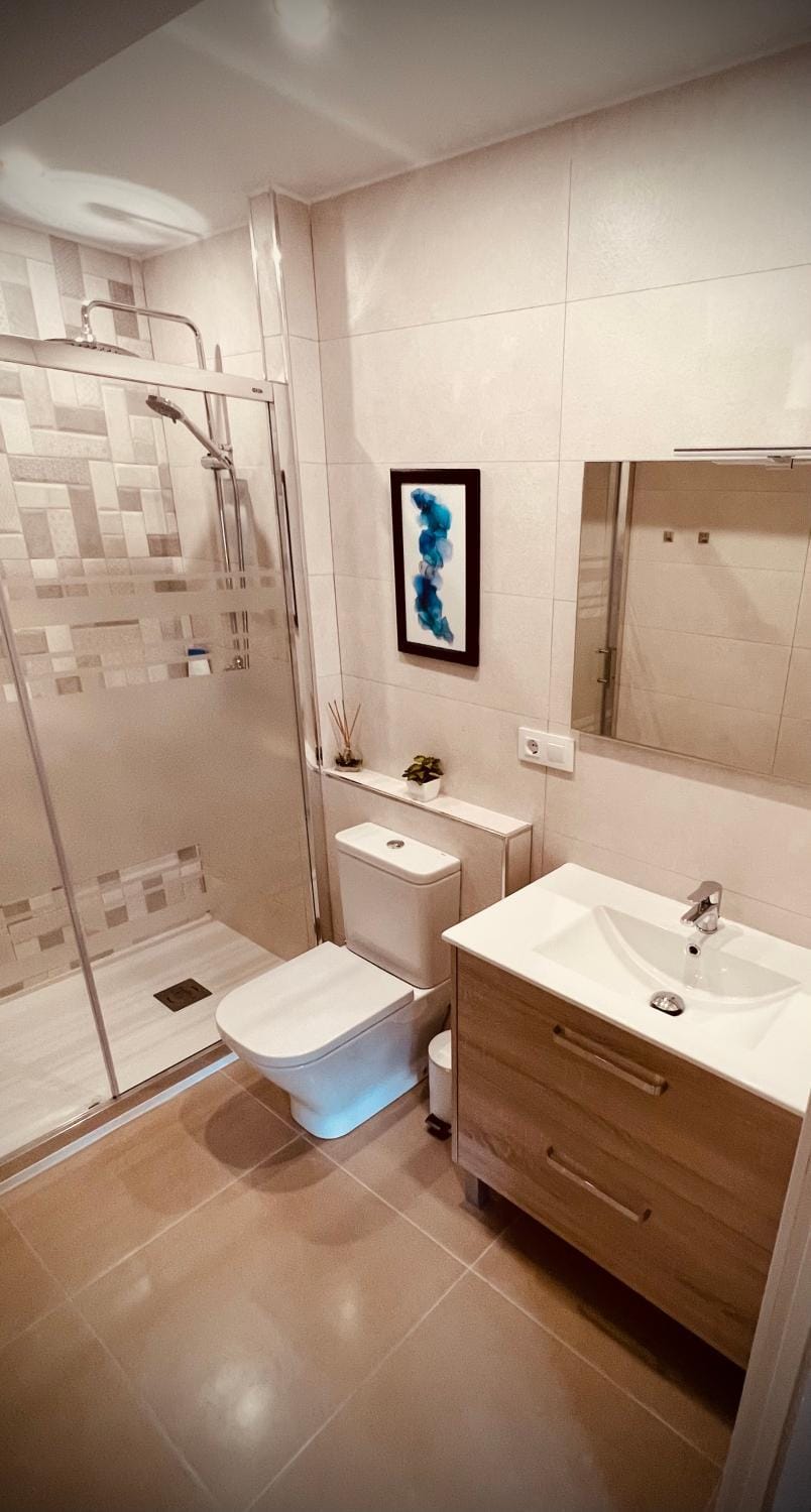 Shower, Toilet, towels