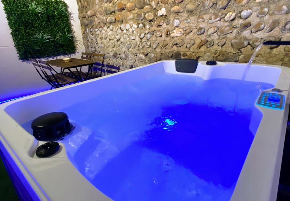 Spa and wellness centre/facilities, Swimming pool