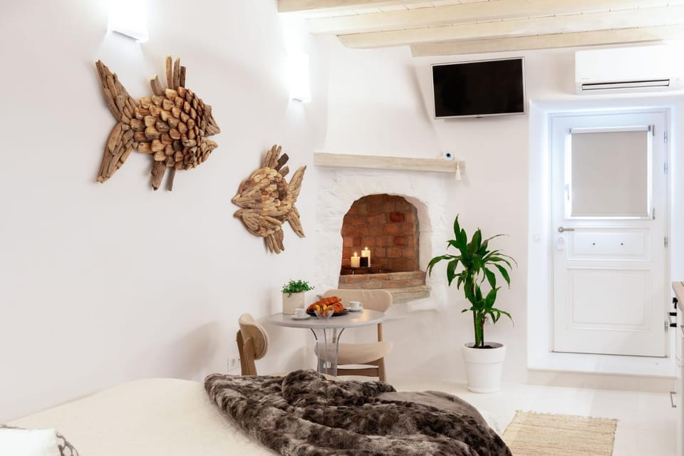 Bed, Decorative detail, Seating area