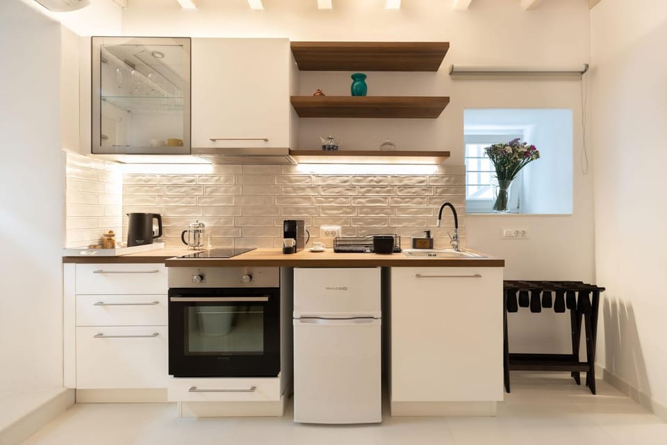 Coffee/tea facilities, pet friendly, stove, kitchen