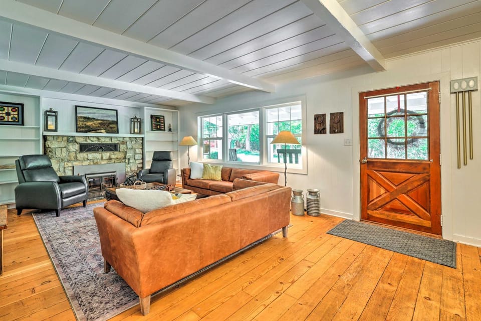 Steps to Dtwn Murphys Cottage with Furnished Porch House in Murphys