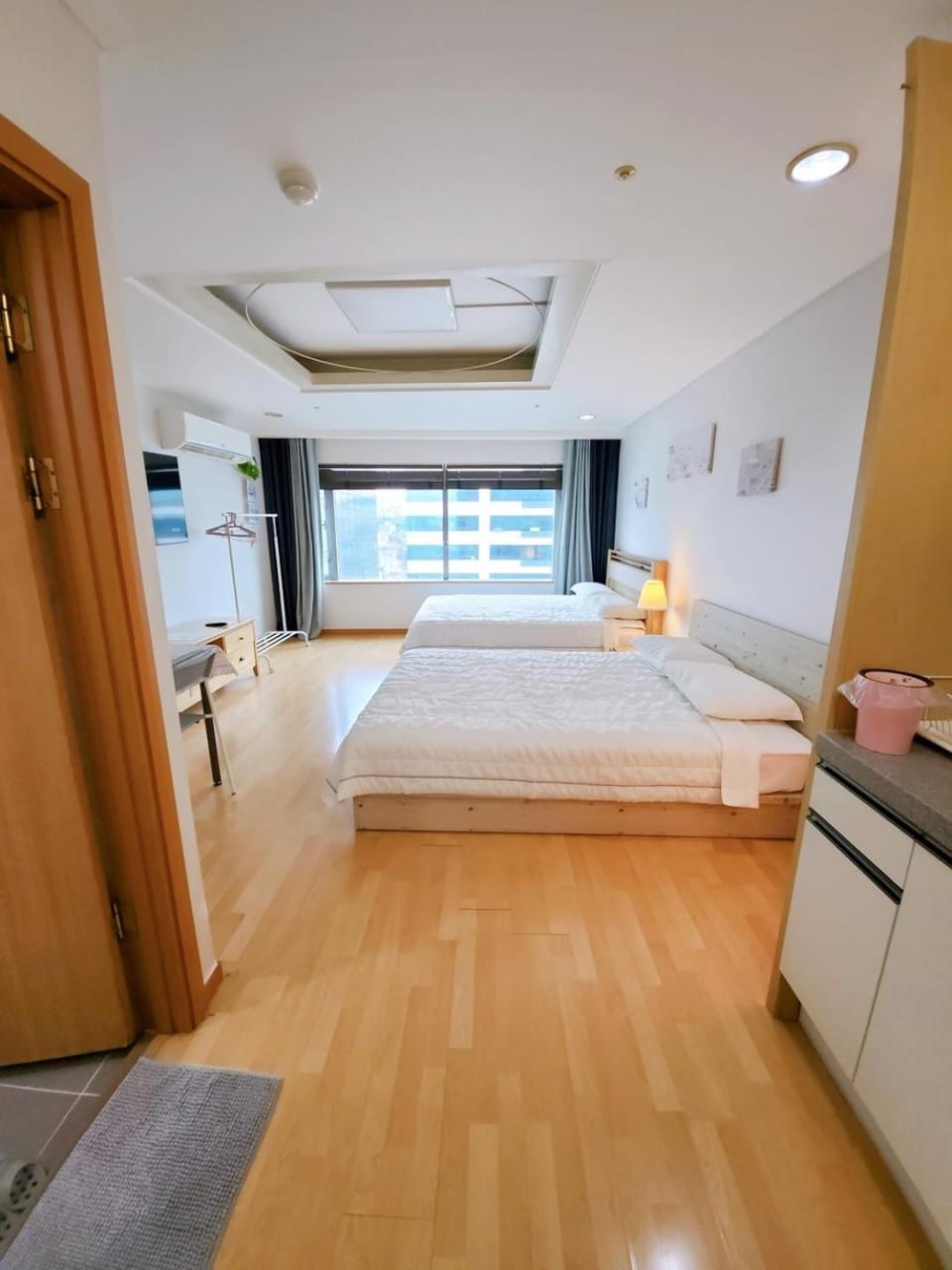 Hongdae Residence-2 1min from Hongik Uni station Exit #1 Apartment in Seoul