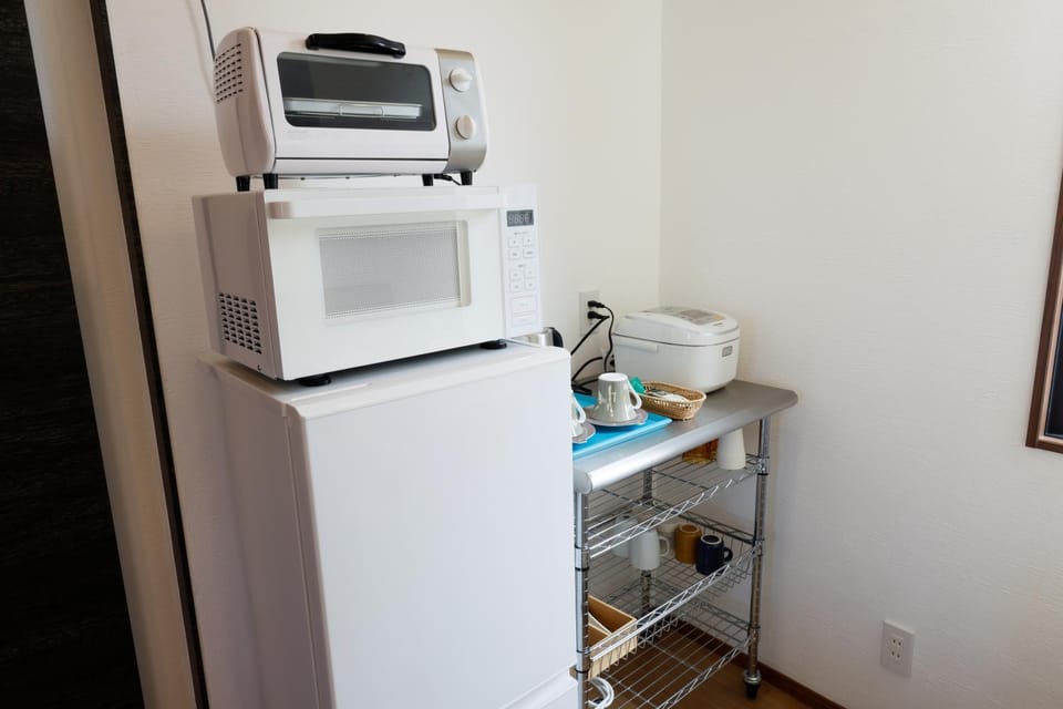 minibar, toaster, kitchen