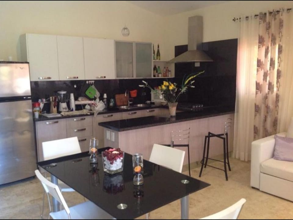 Dining area, kitchen