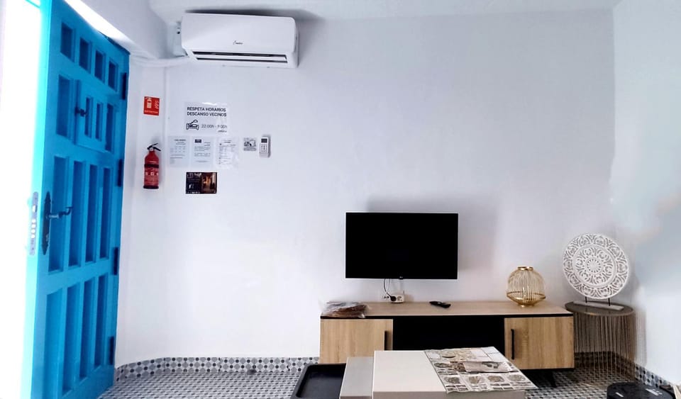 Communal lounge/ TV room, TV and multimedia, Evening entertainment, air conditioner
