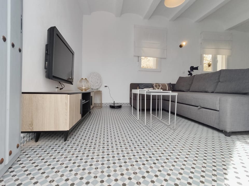 Communal lounge/ TV room, TV and multimedia, Living room, Seating area, Evening entertainment