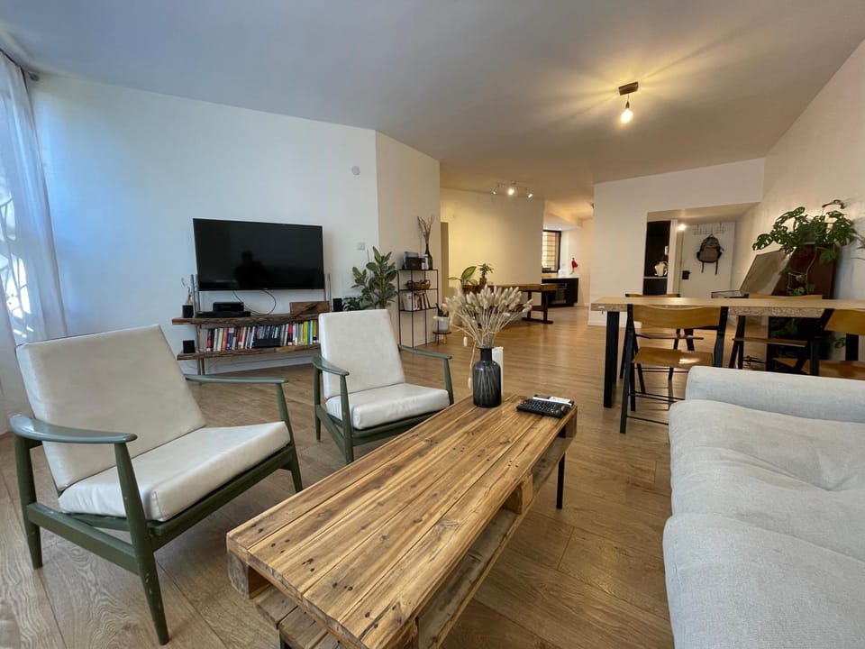 TV and multimedia, Kitchen or kitchenette, Living room, Seating area, Dining area, Evening entertainment