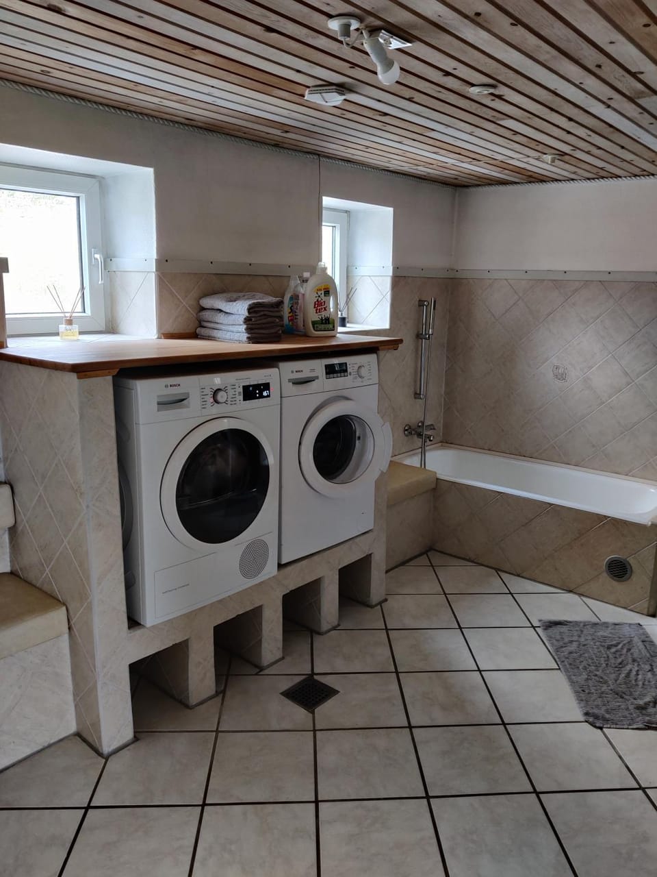 Toilet, Bathroom, Bath, washing machine, dryer