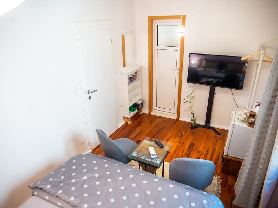 TV and multimedia, Seating area