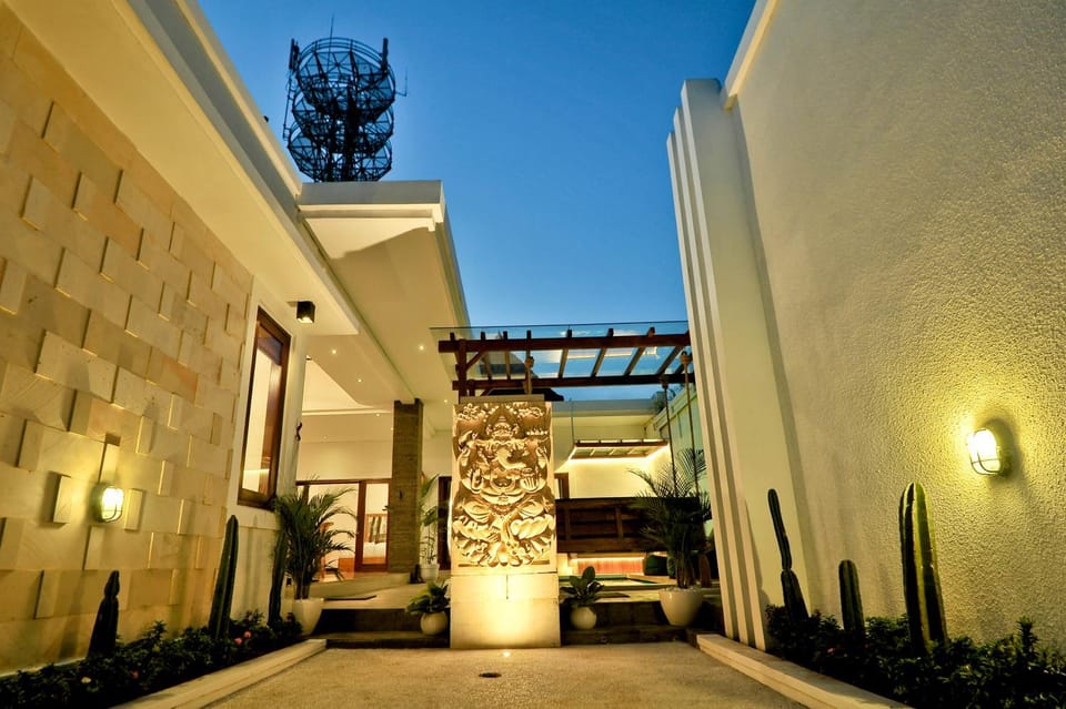 Facade/entrance