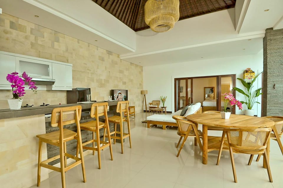 Lounge or bar, Dining area