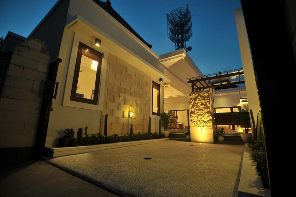 Facade/entrance