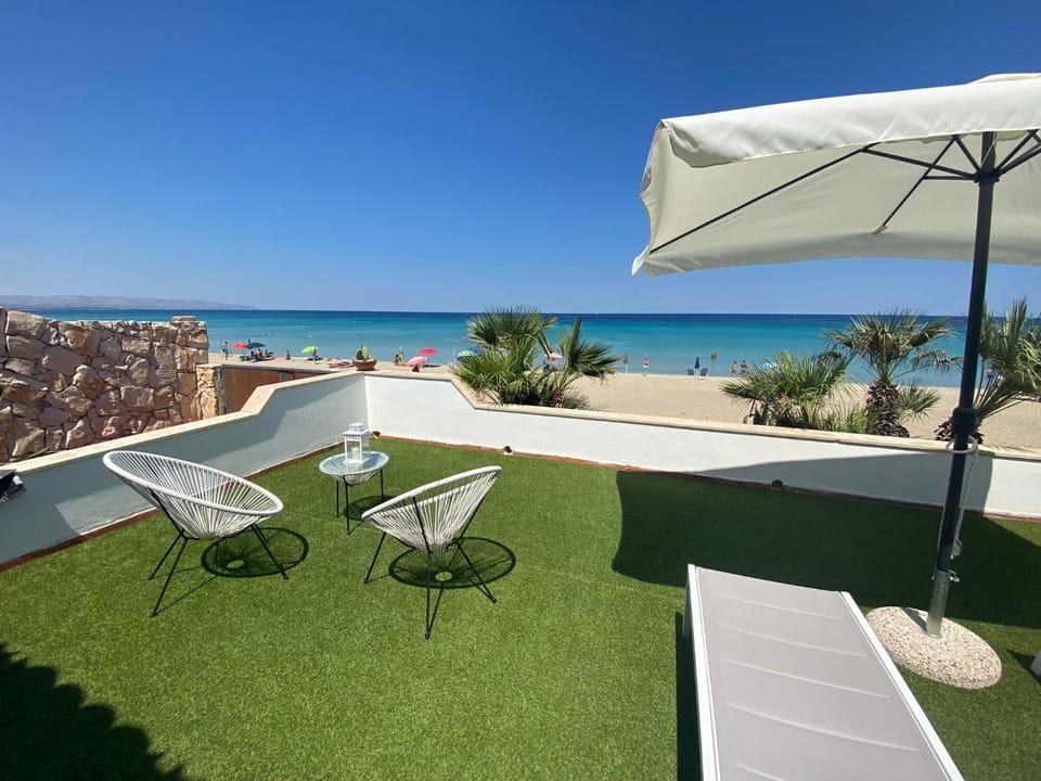 Dimora Elma casa sulla spiaggia fronte mare a San Lorenzo vicino Marzamemi Villa in Sicily