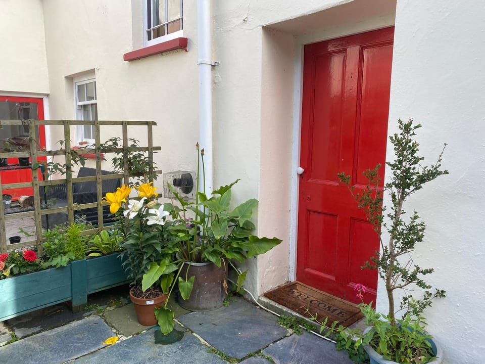 Property building, Facade/entrance, Garden view