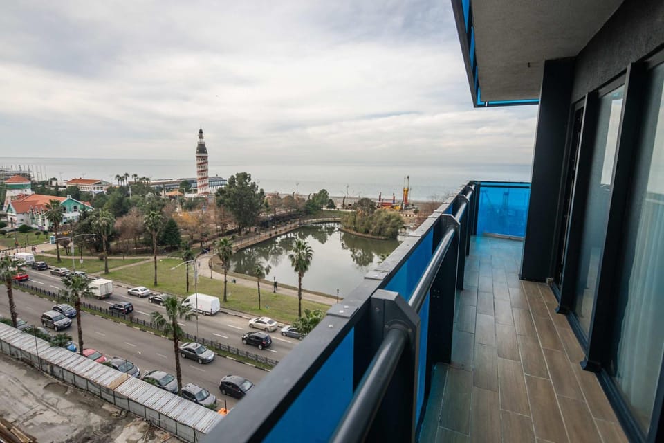Lovely 2BR Apartment near by Sea Apartment in Batumi