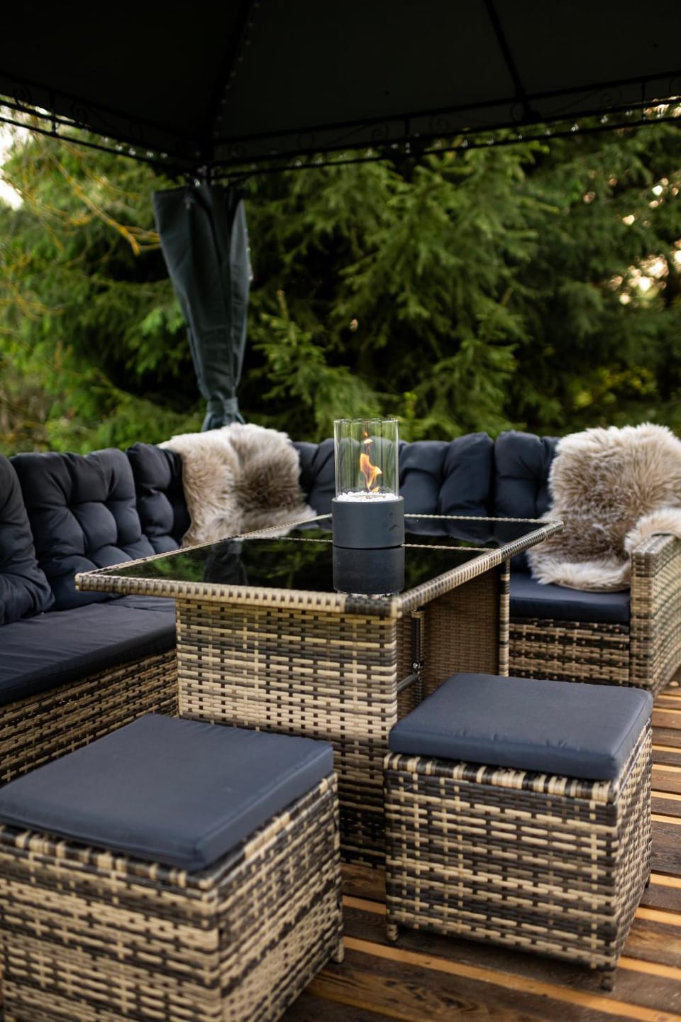 Garden, Seating area, Garden view