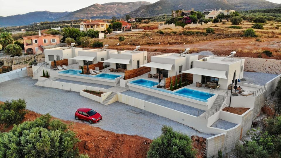Property building, Bird's eye view, Pool view, Swimming pool