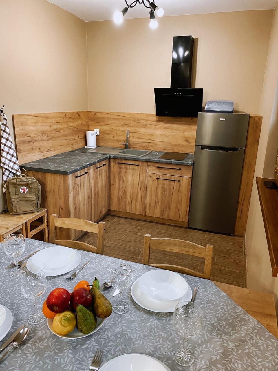 minibar, stove
