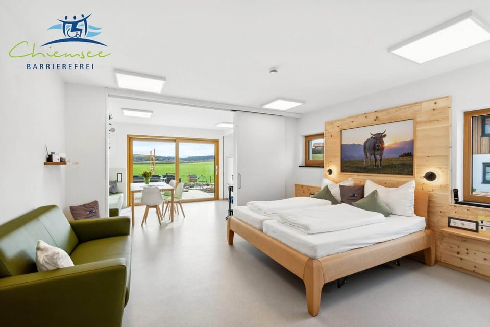 Bed, Bedroom, Facility for disabled guests, soundproof