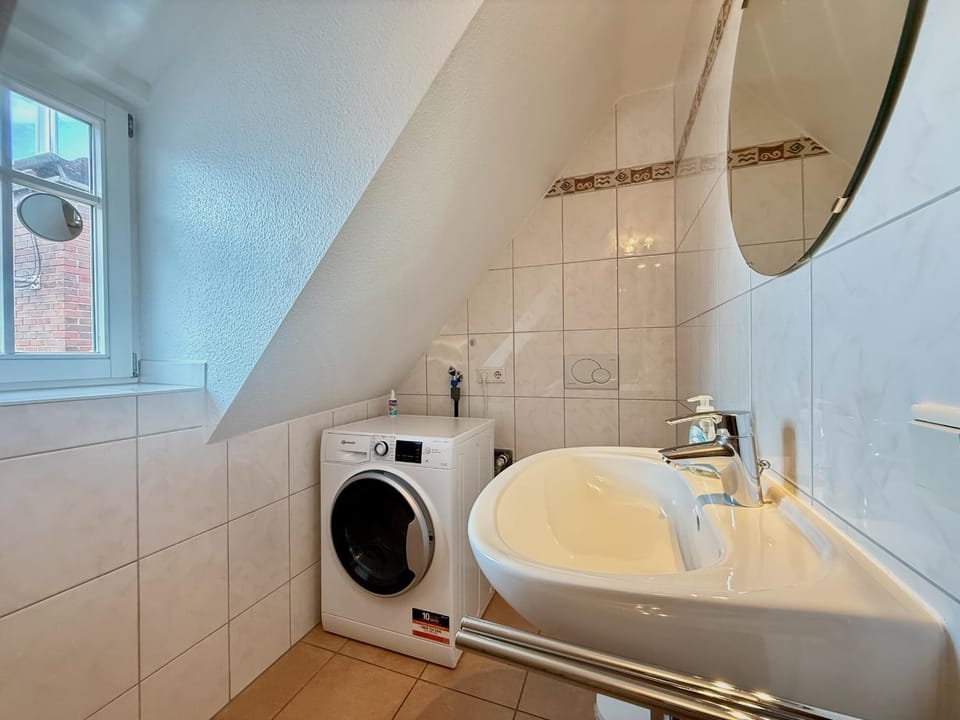 Bathroom, washing machine