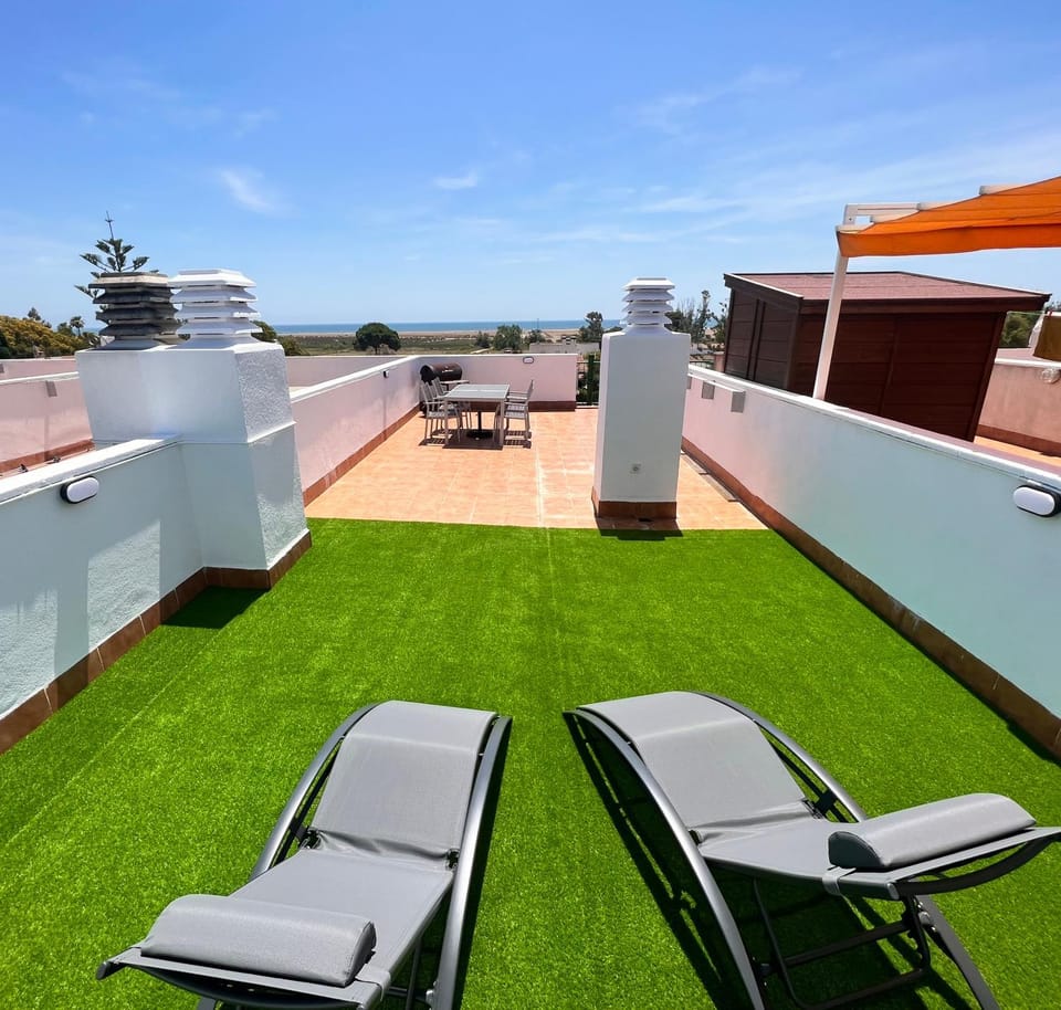 View (from property/room), Balcony/Terrace, sunbed