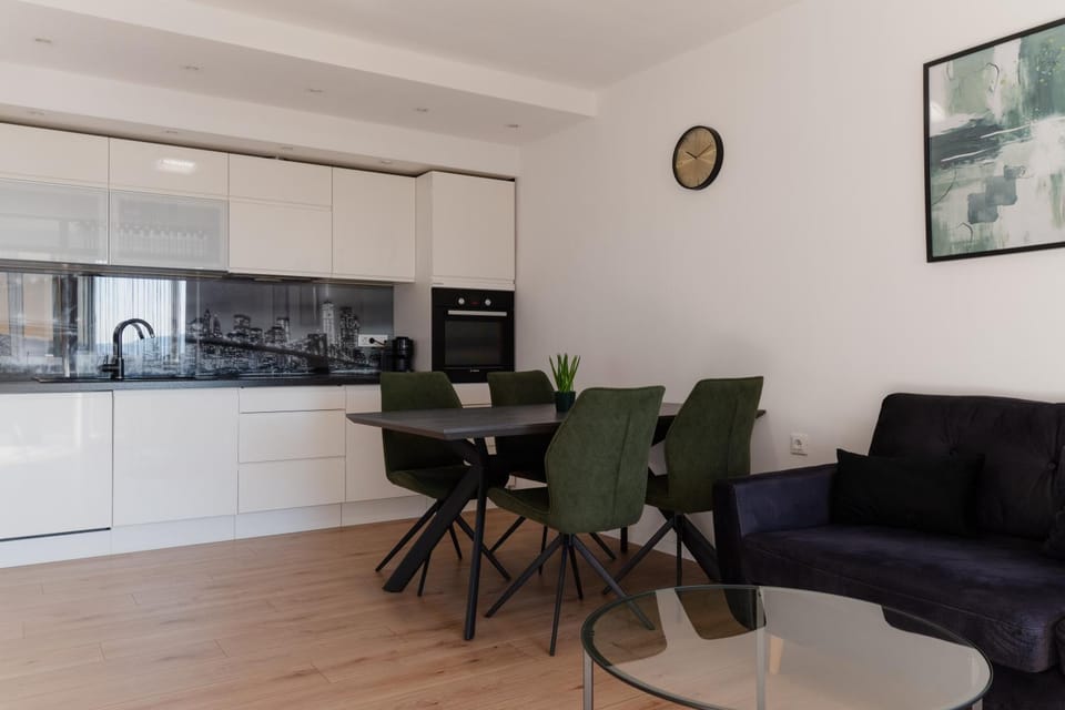 Kitchen or kitchenette, Living room, Seating area, Dining area, stove