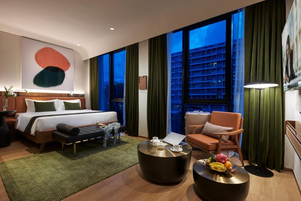 Photo of the whole room, City view