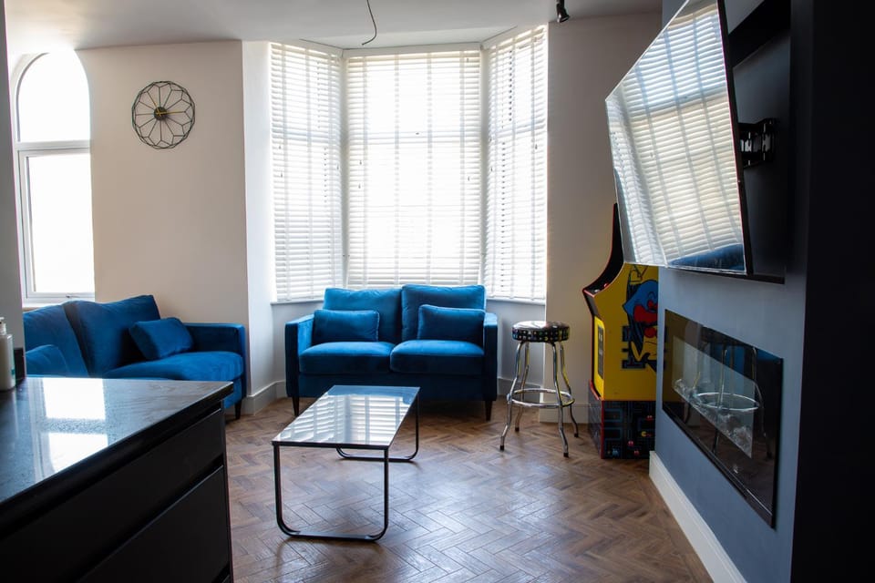 Living room, Seating area, Dining area