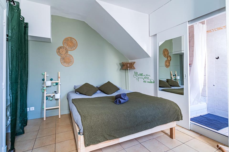 Bed, Photo of the whole room, Bedroom, towels, wardrobe