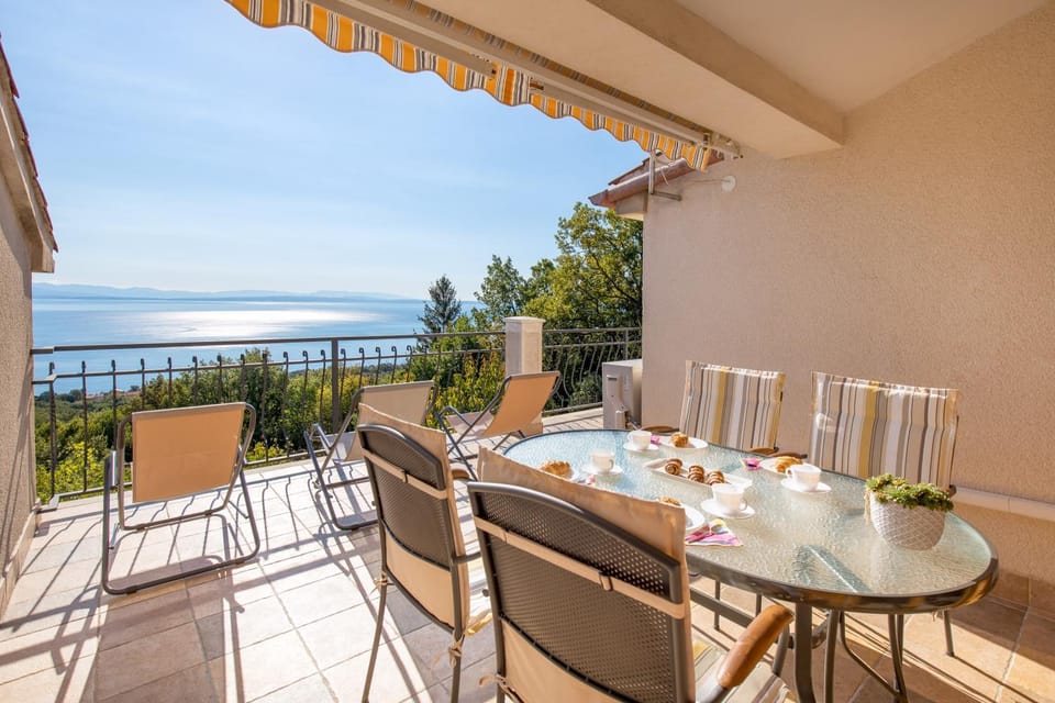 Day, Seating area, Sea view