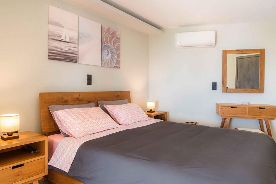 Bed, Photo of the whole room, Bedroom, air conditioner