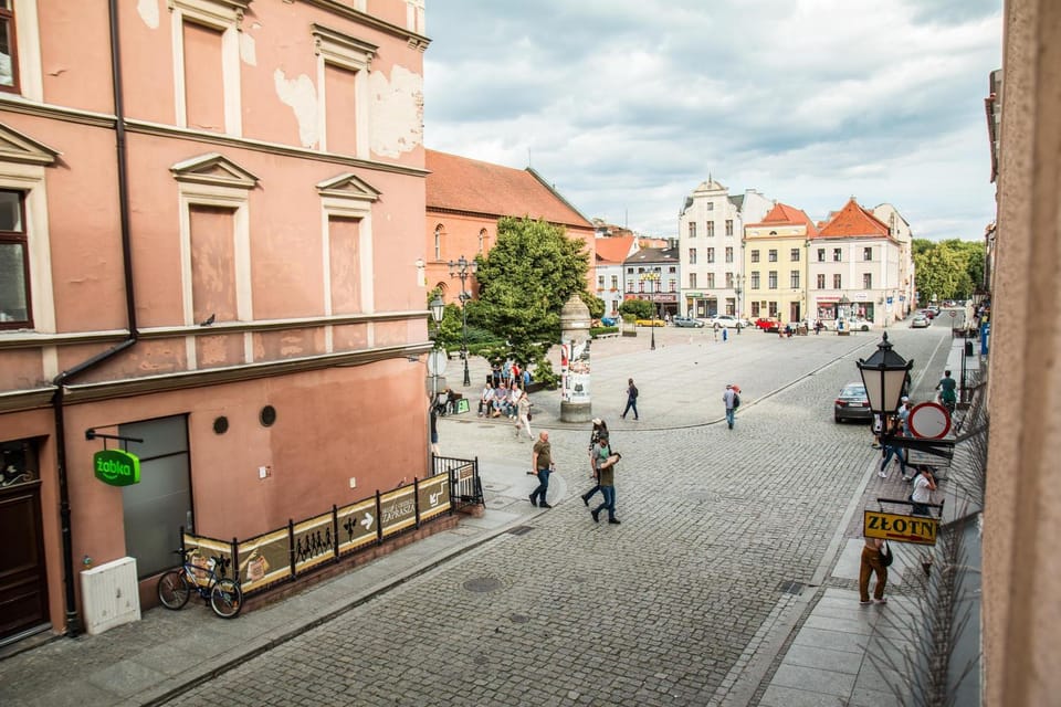 Property building, Day, Neighbourhood, City view, Street view
