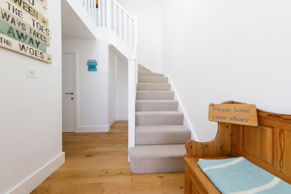 Delightful Seaside Hideaway 5 Mins to Beach House in Chichester District