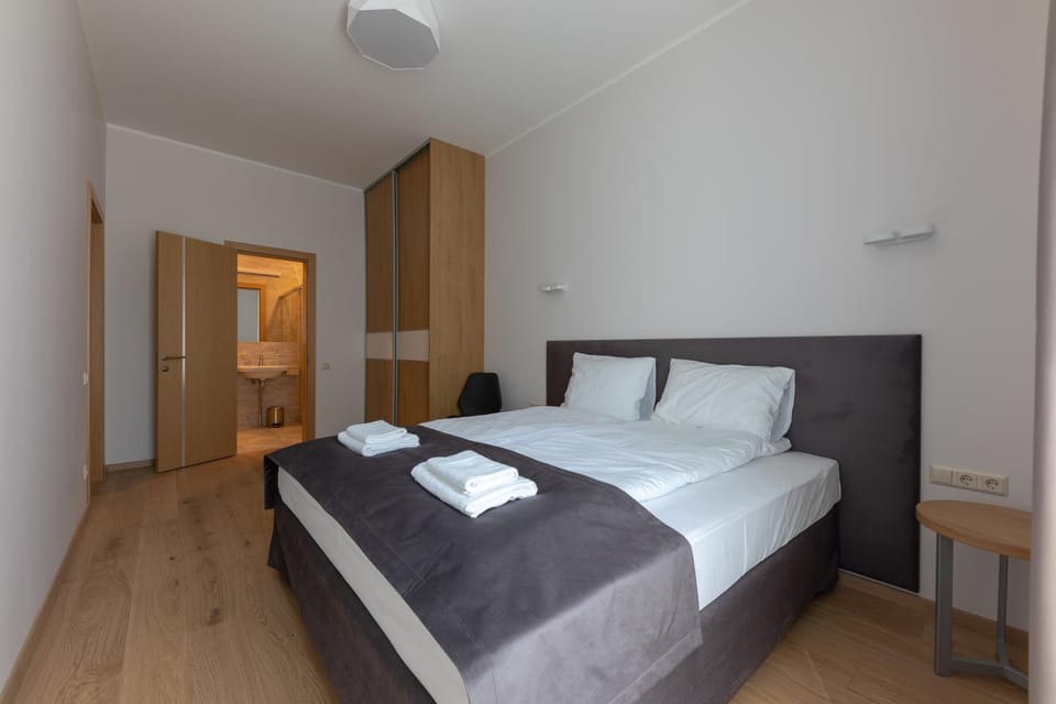 Bedroom, safe, wardrobe