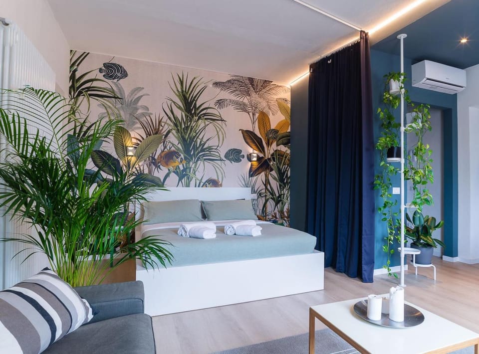 Living room, Seating area, air conditioner