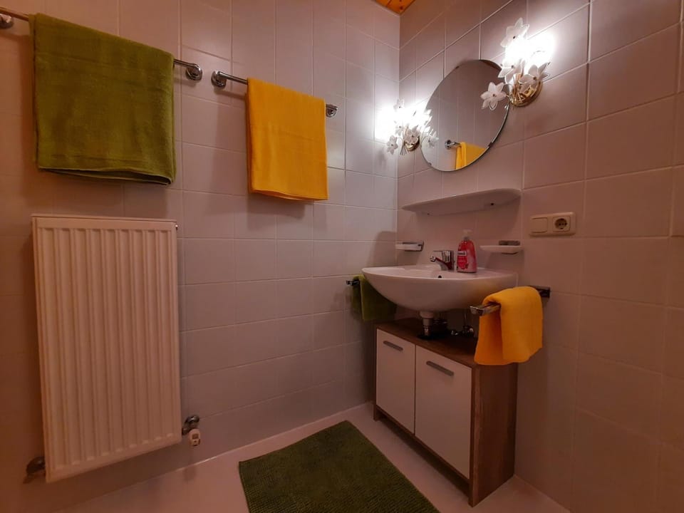 Bathroom, towels
