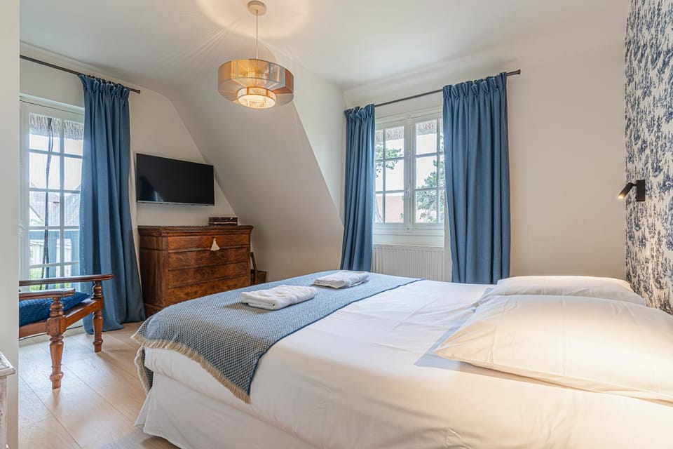 Luxueuse Chaumière 4 Chambres avec Piscine Villa in Deauville