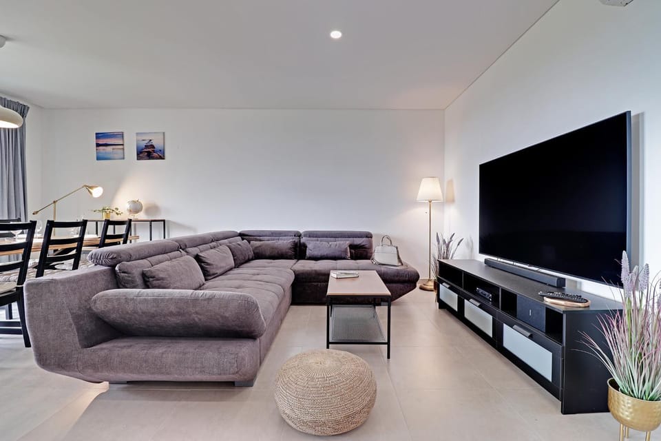 Communal lounge/ TV room, TV and multimedia, Living room, Seating area
