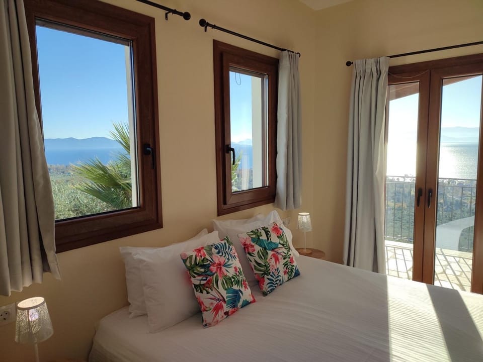 Bed, Natural landscape, Photo of the whole room, Bedroom, Mountain view, Sea view
