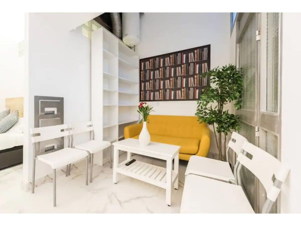 Little Cozy loft Madrid free street parking WIFI Barbadillo Bis Apartment in Madrid