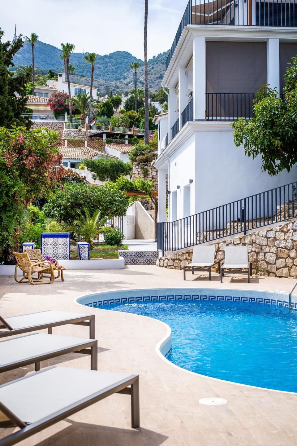 Property building, Garden, Swimming pool, Swimming pool