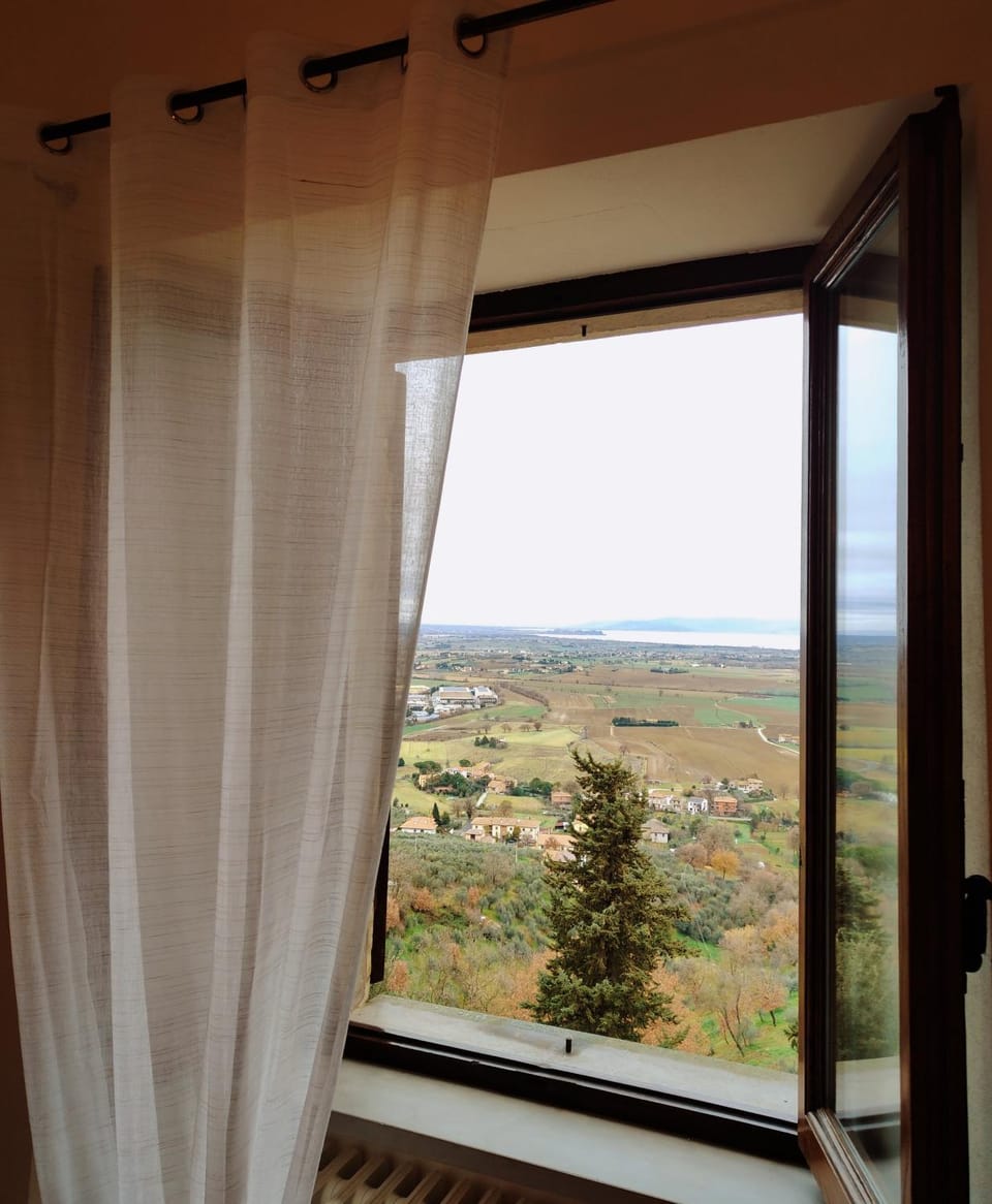 La casa in piazza Apartment in Umbria