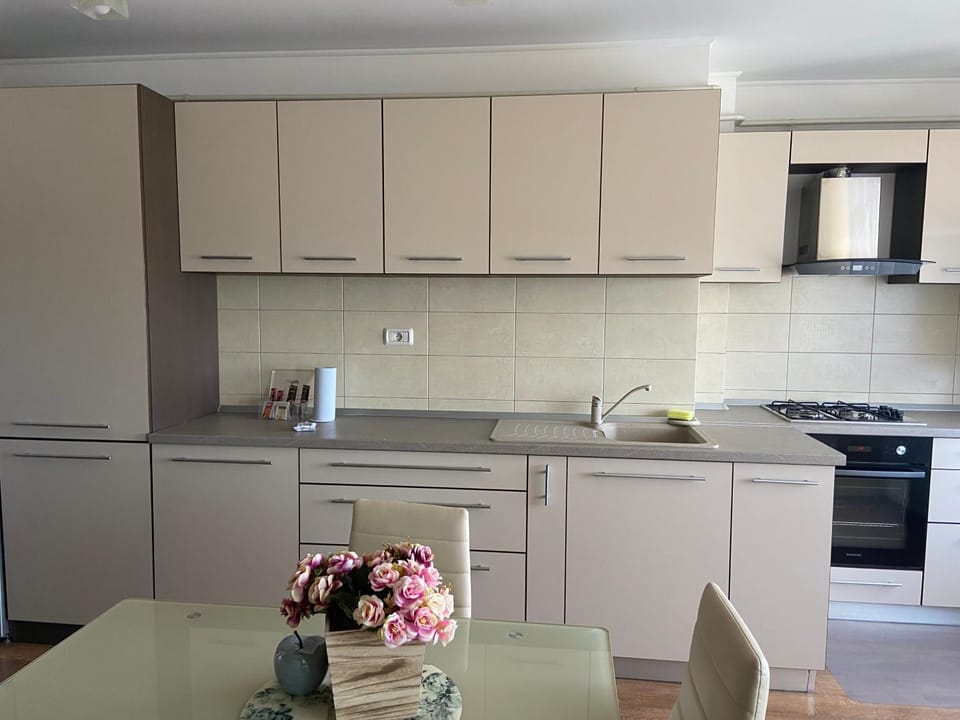 Kitchen or kitchenette, Communal kitchen