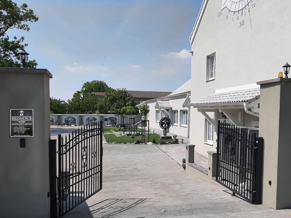 Facade/entrance, Parking